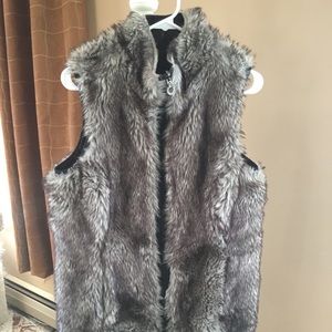 Ariat Women’s Faux Fur REVERSIBLE vest